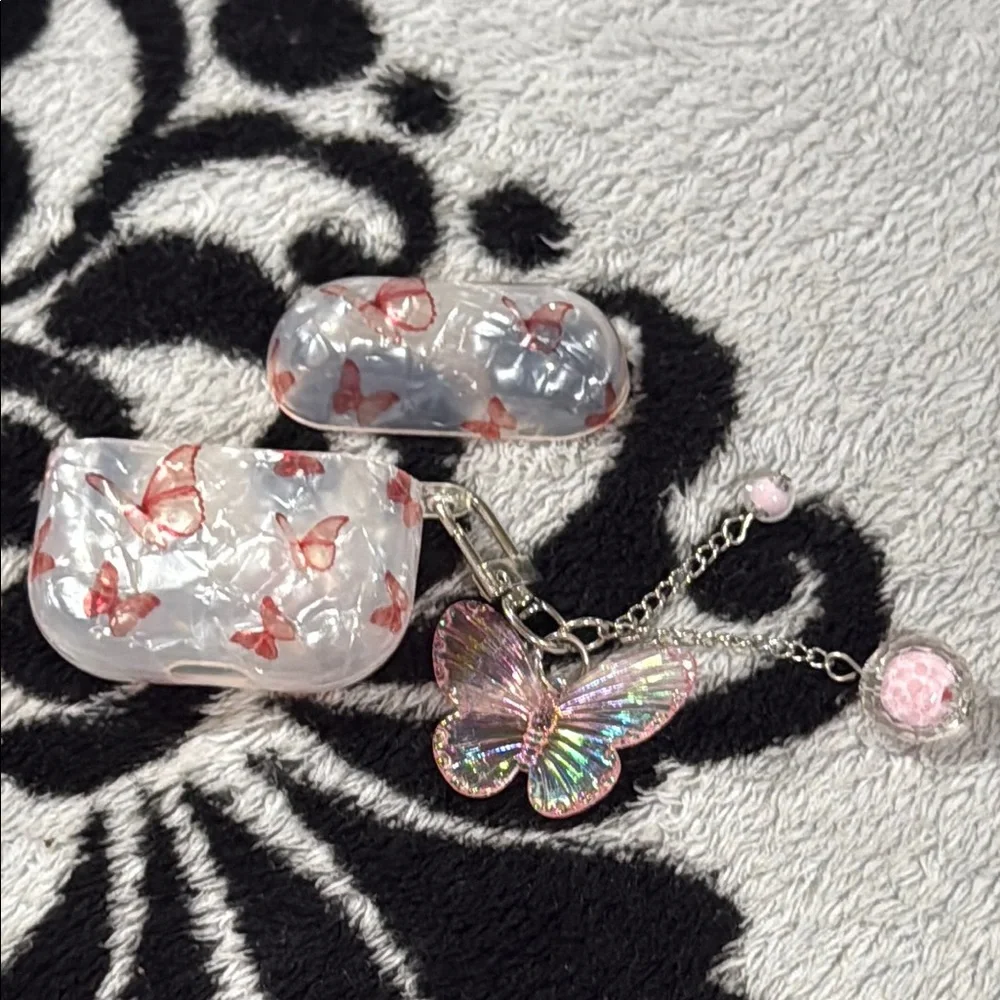 Gen 3 AirPods Case Cover with Pink Butterfly designs and Detachable Charm! New!